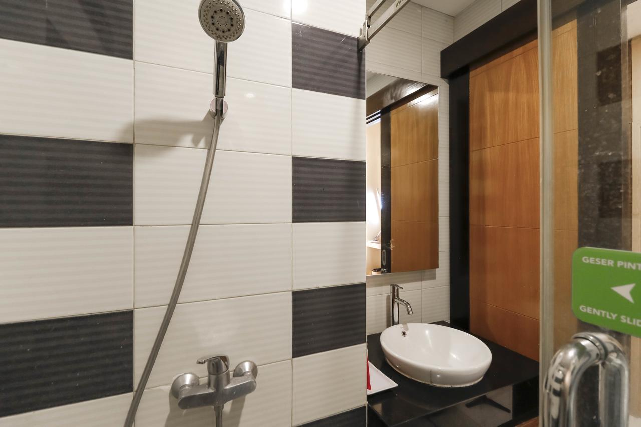 Reddoorz Near Roxy Hotel Jakarta Ngoại thất bức ảnh